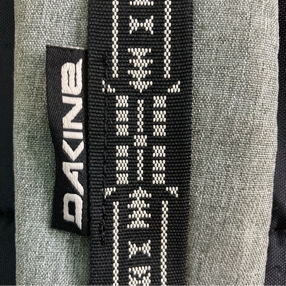 Dakine Trek 26L Backpack Gray/Black Laptop Sleeve - Picture 11 of 16